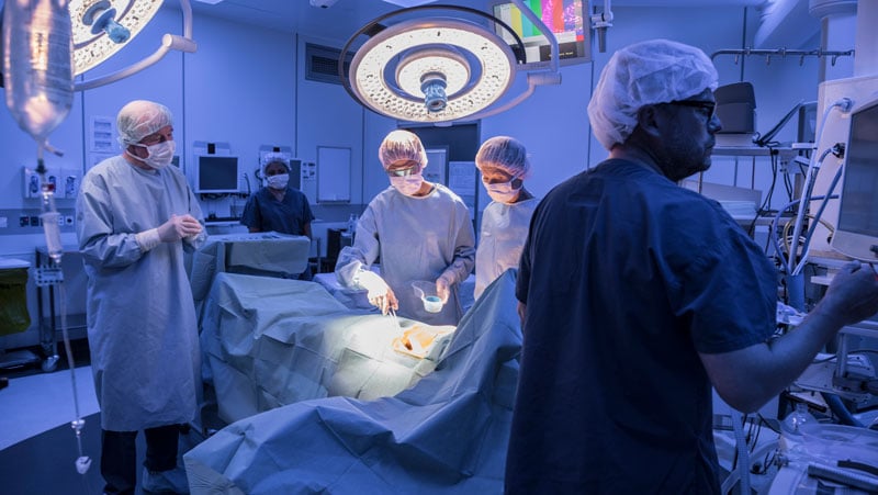 AUS-hospital-team-surgeons-surgery-patient