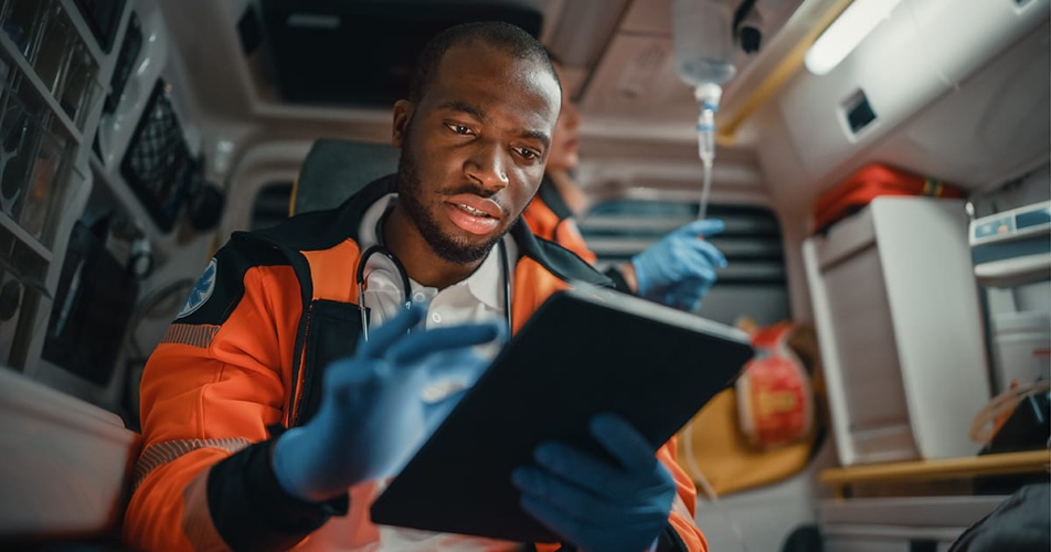 amb-medic-tablet-patient@952x500