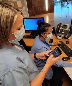 evergreenhealth-nurses-using-pulsara@800x960