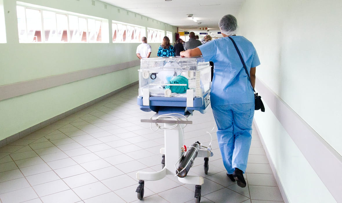 nurse-pediatric-care-baby@1180x700