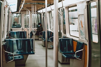 canada-man-mask-bus-800x533