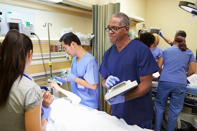 clinicians-at-bedside@900x600