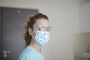 nurse-mask-face-shield-800x533