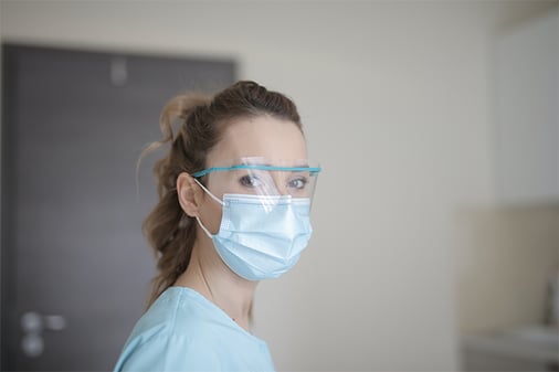 nurse-mask-face-shield-800x533
