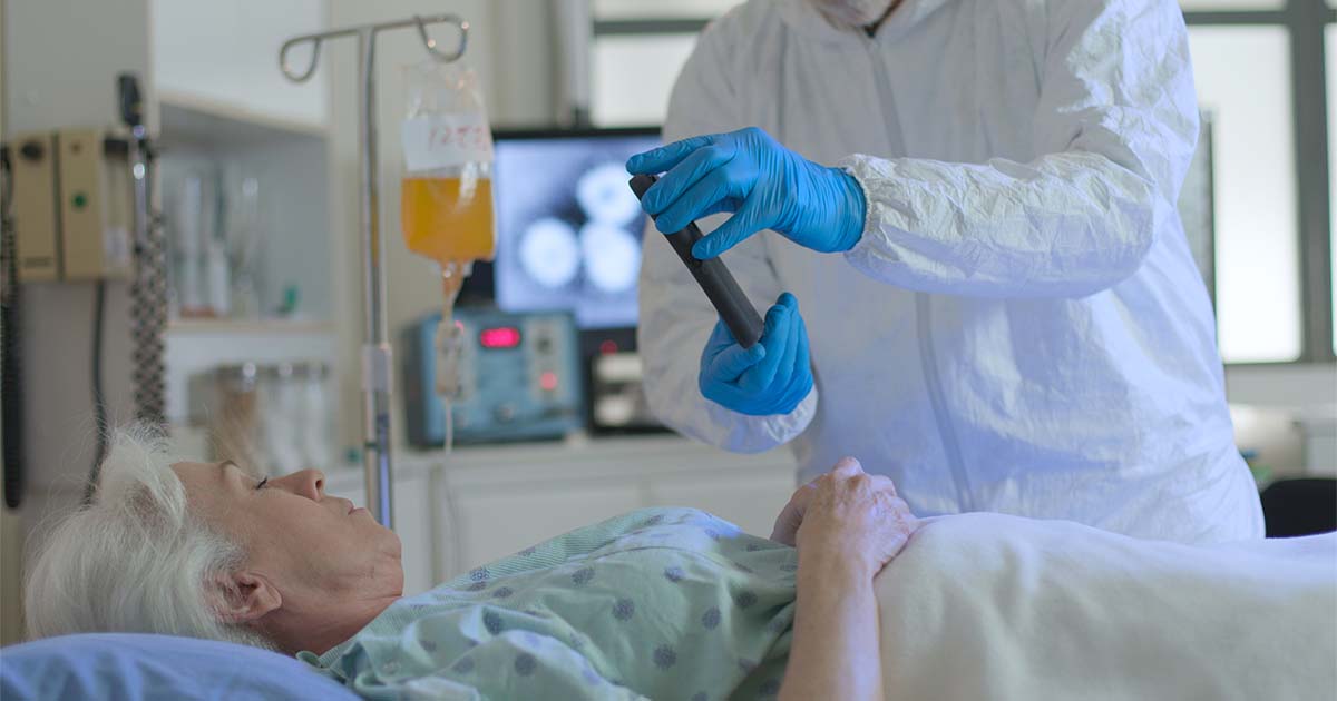 nurse-holds-phone-for-covid-patient