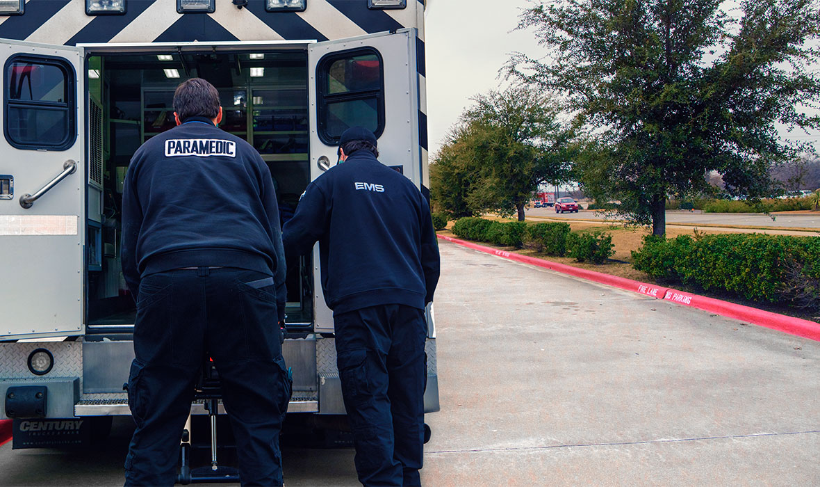 medics-ems-with-masks